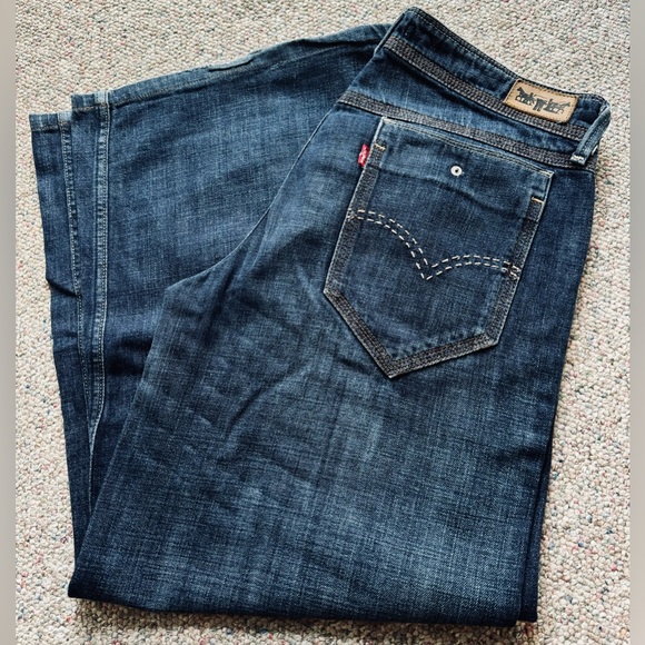 Levi’s “Marilee” Spade Rocket Loose Fit Waist 35 Length 29 - Picture 2 of 9